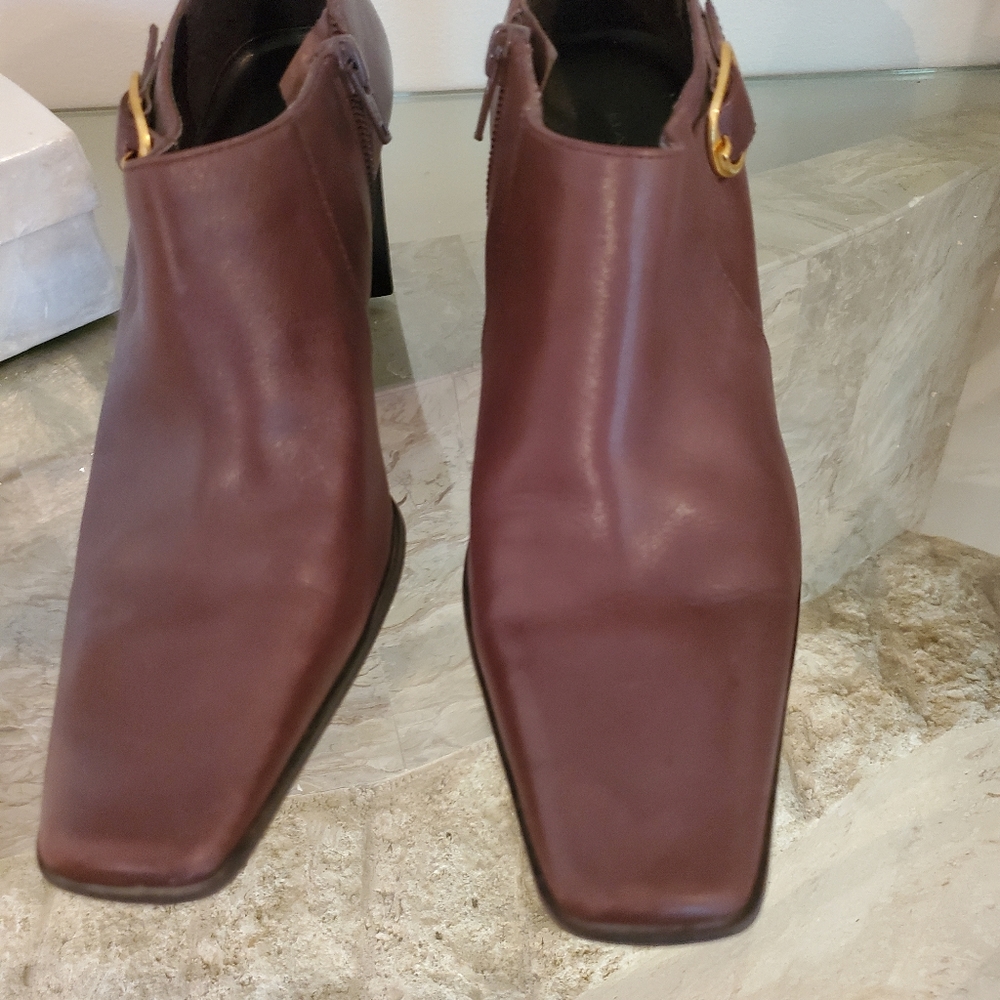 Bandolino Leather Bootie - Picture 4 of 8
